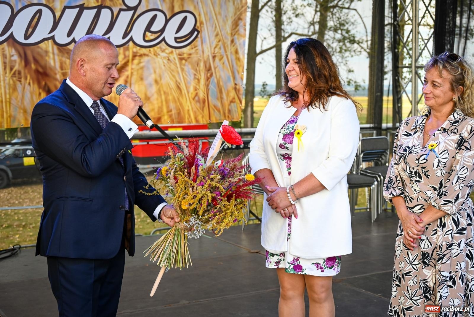 Zdjęcie w galerii na portalu naszraciborz.pl: Dożynki gminy Krzyżanowice w Owsiszczach. Imponujący korowód w międzynarodowym towarzystwie [FOTO i WIDEO] wiadomości z regionu