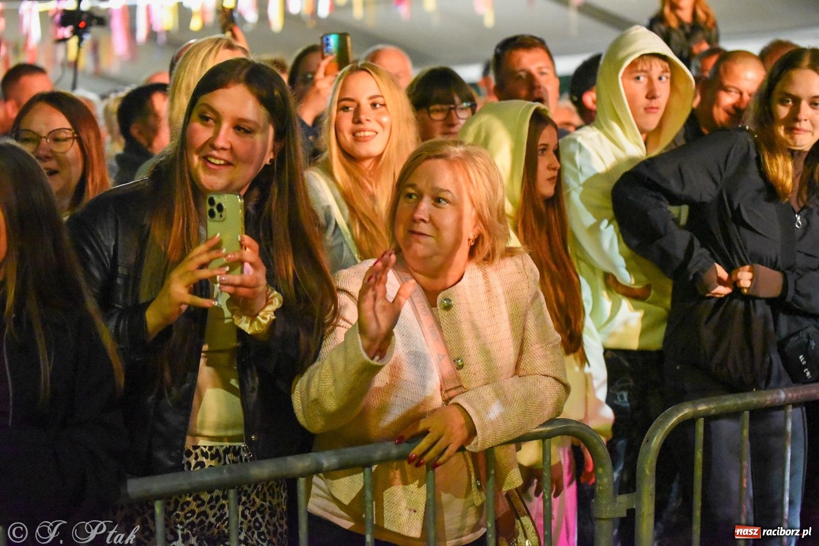 Zdjęcie w galerii na portalu naszraciborz.pl: Piękni i Młodzi na finał gminnych dożynek w Pawłowie [FOTO] wiadomości z regionu