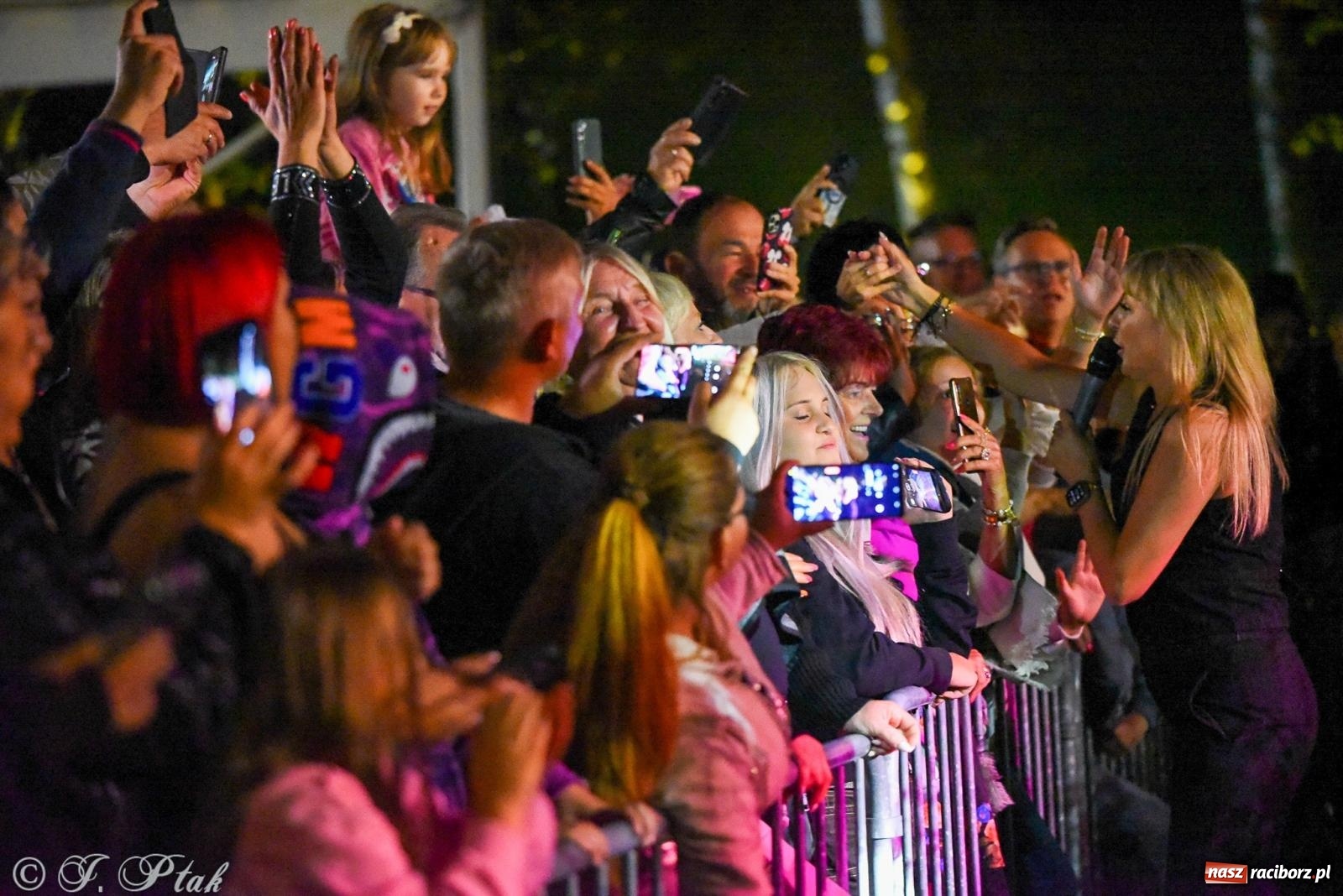 Zdjęcie w galerii na portalu naszraciborz.pl: Piękni i Młodzi na finał gminnych dożynek w Pawłowie [FOTO] wiadomości z regionu