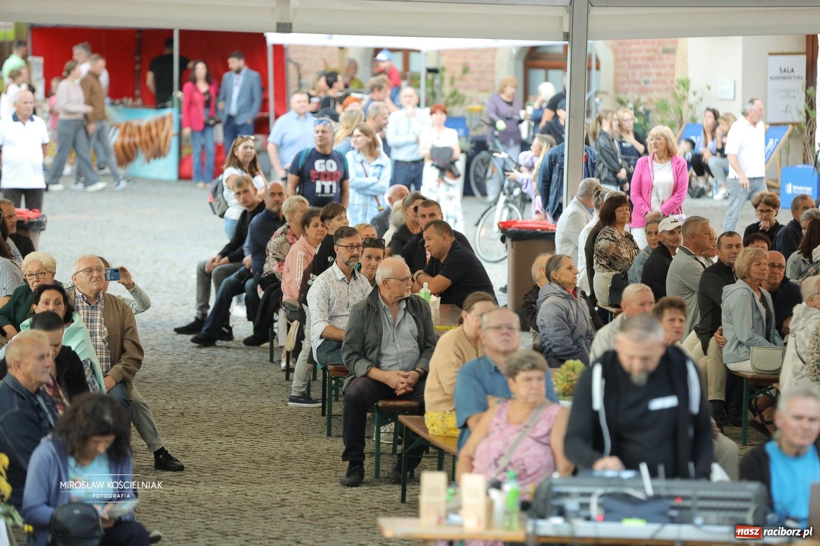 Zdjęcie w galerii na portalu naszraciborz.pl: Racibórz świętował dożynki miejskie na Zamku Piastowskim. Diiya na finał wiadomości z regionu