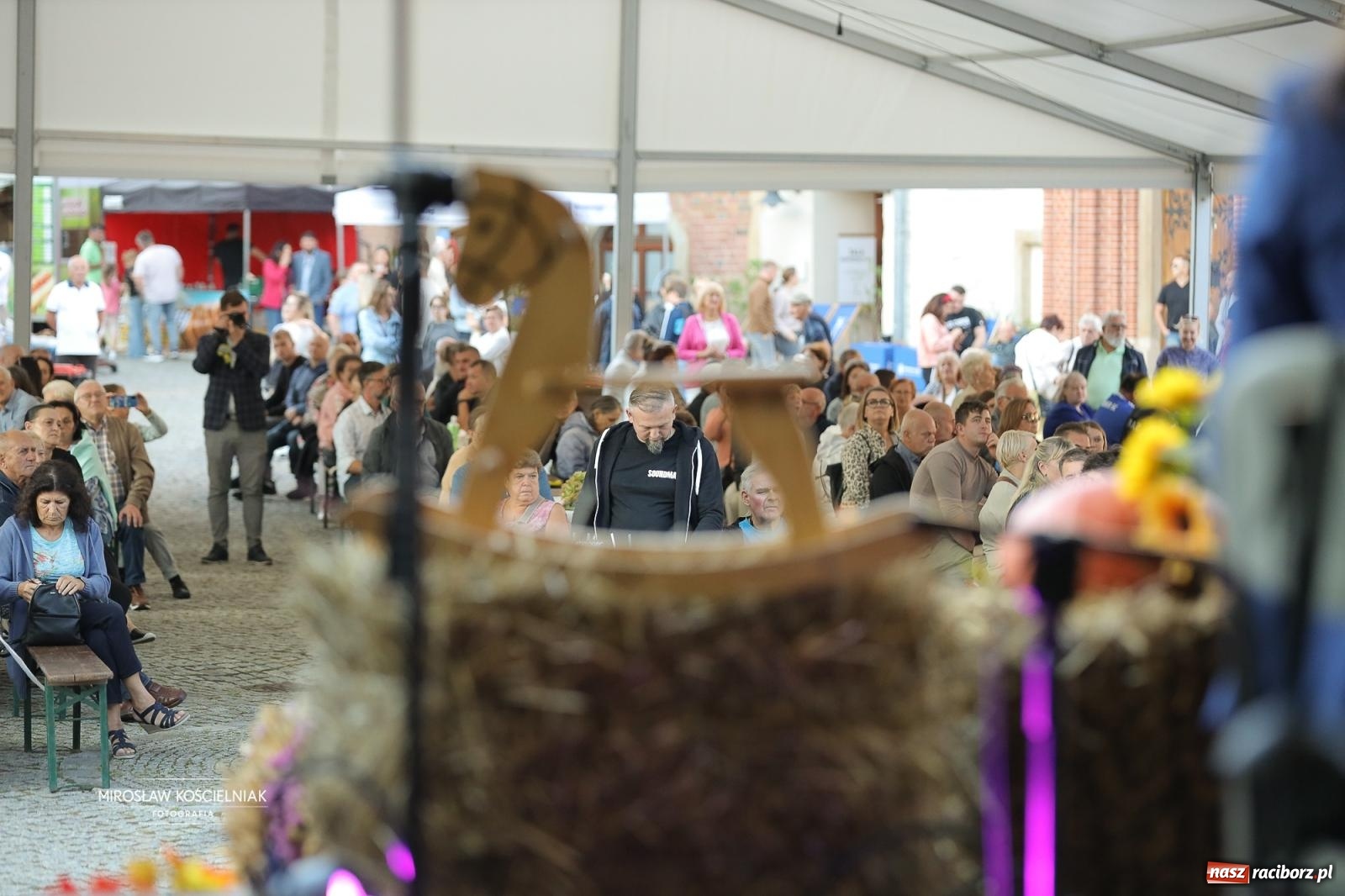 Zdjęcie w galerii na portalu naszraciborz.pl: Racibórz świętował dożynki miejskie na Zamku Piastowskim. Diiya na finał wiadomości z regionu