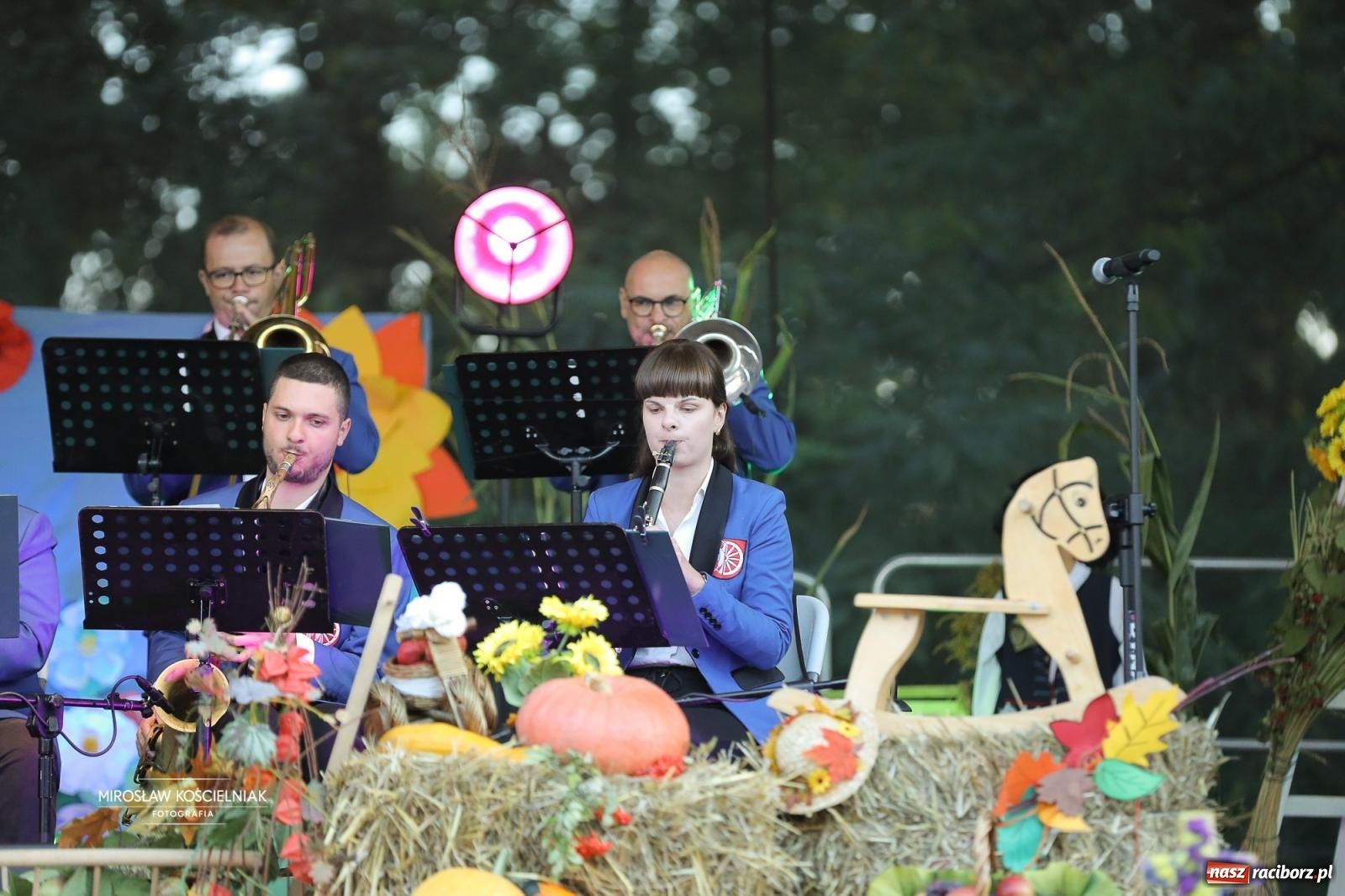 Zdjęcie w galerii na portalu naszraciborz.pl: Racibórz świętował dożynki miejskie na Zamku Piastowskim. Diiya na finał wiadomości z regionu