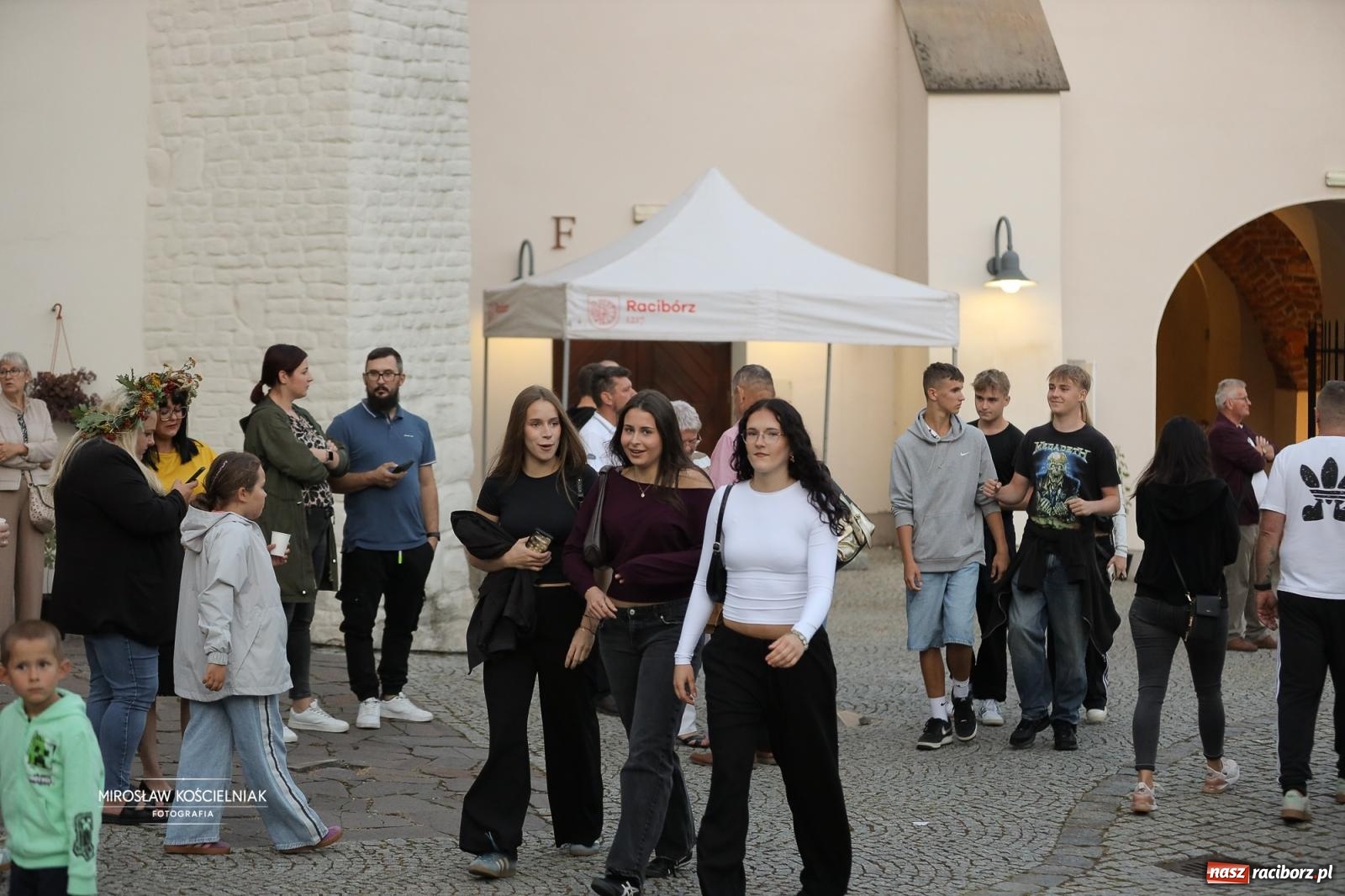 Zdjęcie w galerii na portalu naszraciborz.pl: Racibórz świętował dożynki miejskie na Zamku Piastowskim. Diiya na finał wiadomości z regionu