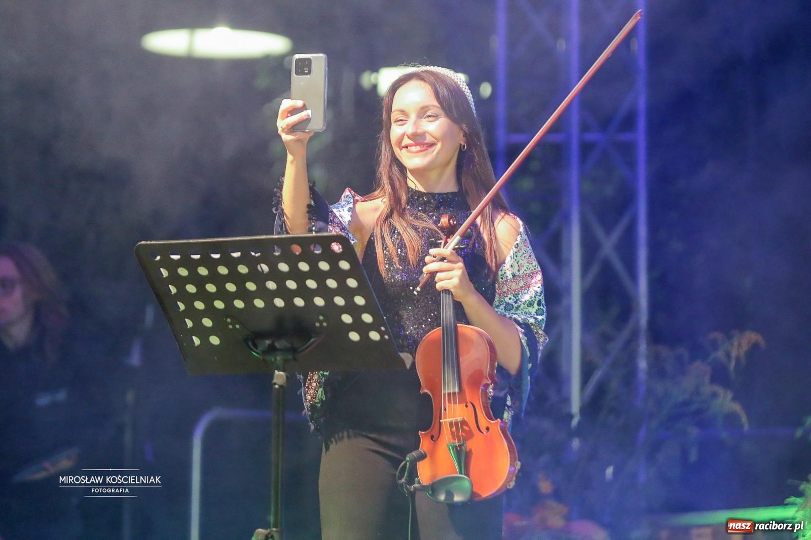 Zdjęcie w galerii na portalu naszraciborz.pl: Racibórz świętował dożynki miejskie na Zamku Piastowskim. Diiya na finał wiadomości z regionu