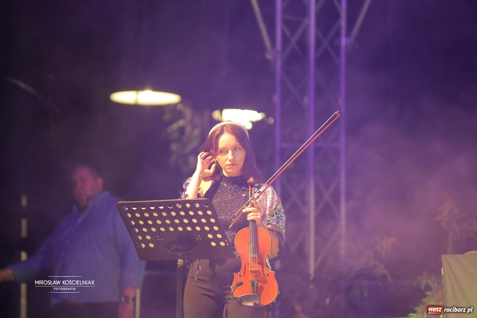 Zdjęcie w galerii na portalu naszraciborz.pl: Racibórz świętował dożynki miejskie na Zamku Piastowskim. Diiya na finał wiadomości z regionu