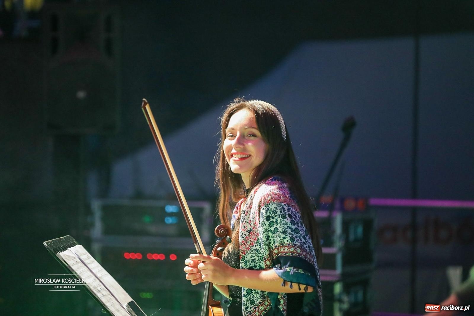 Zdjęcie w galerii na portalu naszraciborz.pl: Racibórz świętował dożynki miejskie na Zamku Piastowskim. Diiya na finał wiadomości z regionu