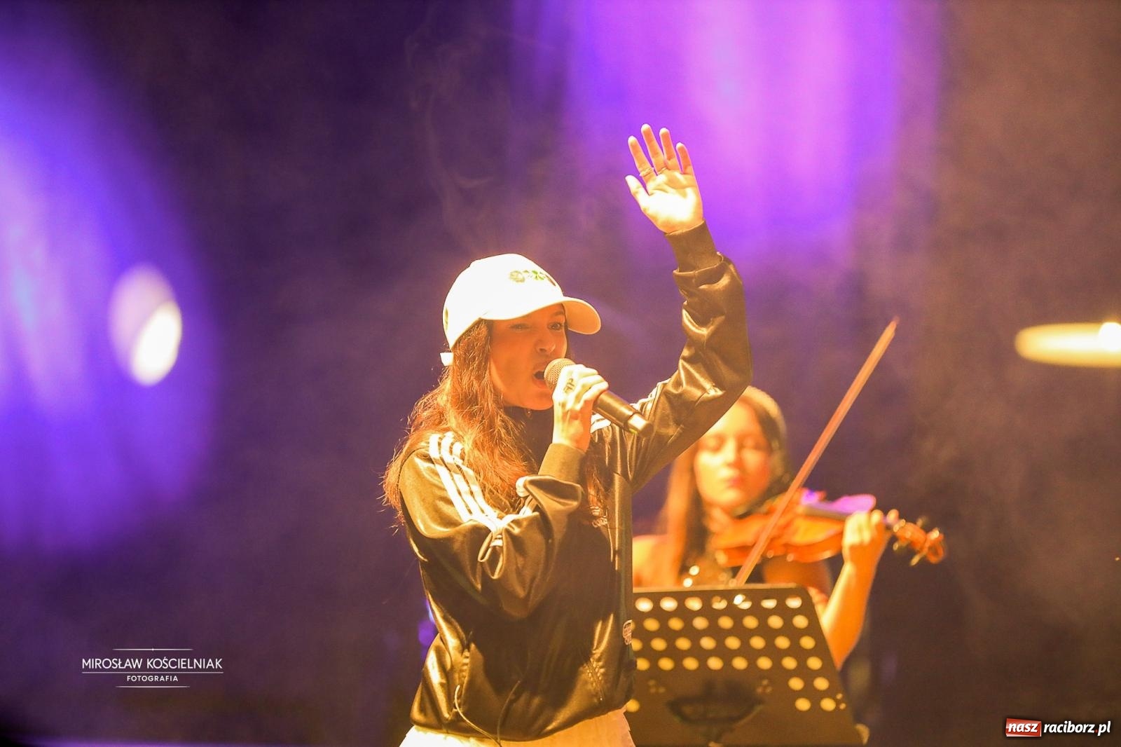 Zdjęcie w galerii na portalu naszraciborz.pl: Racibórz świętował dożynki miejskie na Zamku Piastowskim. Diiya na finał wiadomości z regionu