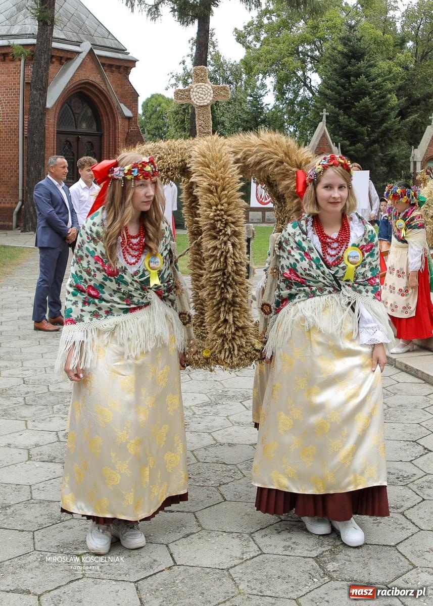 Zdjęcie w galerii na portalu naszraciborz.pl: Racibórz świętował dożynki miejskie na Zamku Piastowskim. Diiya na finał wiadomości z regionu
