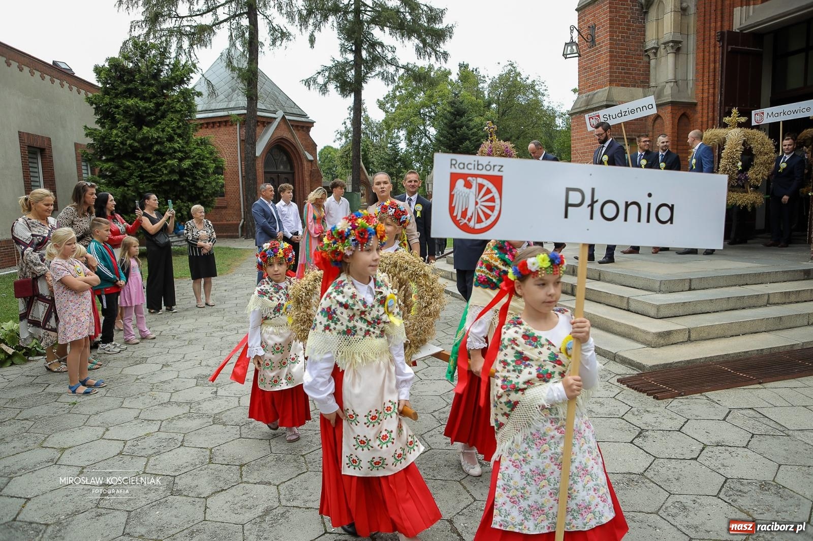 Zdjęcie w galerii na portalu naszraciborz.pl: Racibórz świętował dożynki miejskie na Zamku Piastowskim. Diiya na finał wiadomości z regionu