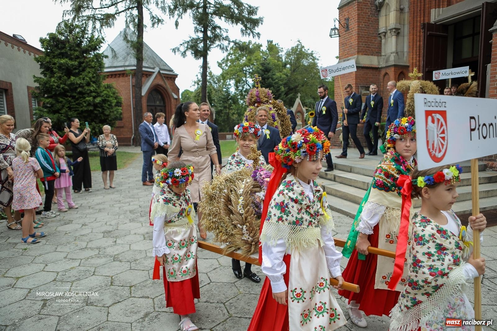 Zdjęcie w galerii na portalu naszraciborz.pl: Racibórz świętował dożynki miejskie na Zamku Piastowskim. Diiya na finał wiadomości z regionu