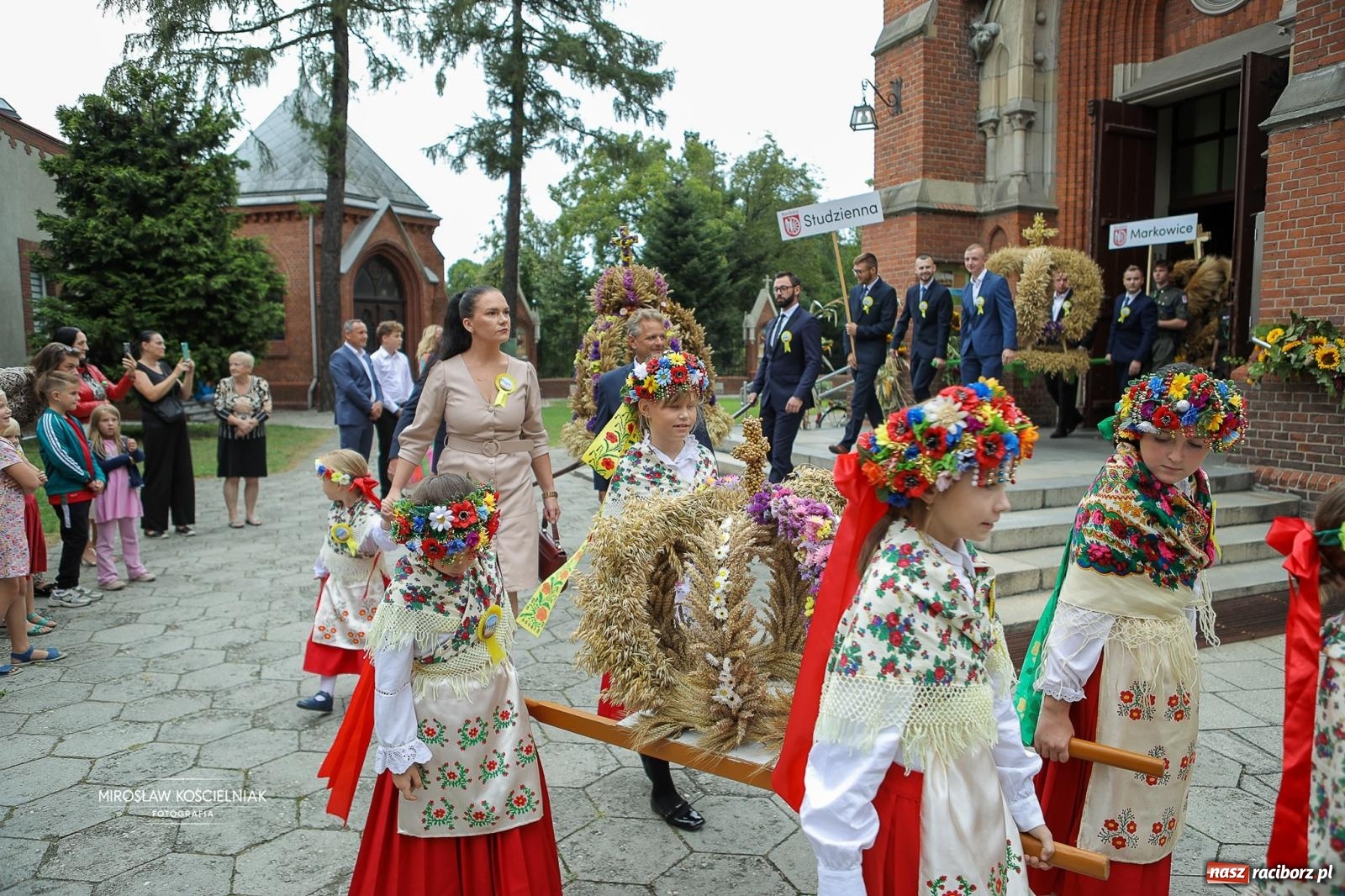 Zdjęcie w galerii na portalu naszraciborz.pl: Racibórz świętował dożynki miejskie na Zamku Piastowskim. Diiya na finał wiadomości z regionu