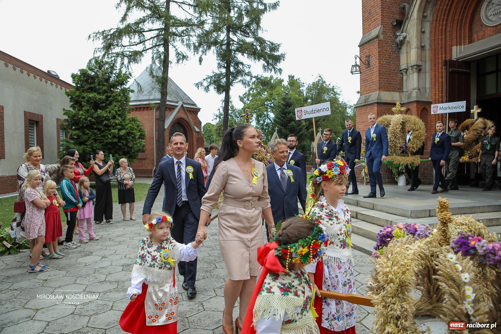 Zdjęcie w galerii na portalu naszraciborz.pl: Racibórz świętował dożynki miejskie na Zamku Piastowskim. Diiya na finał wiadomości z regionu