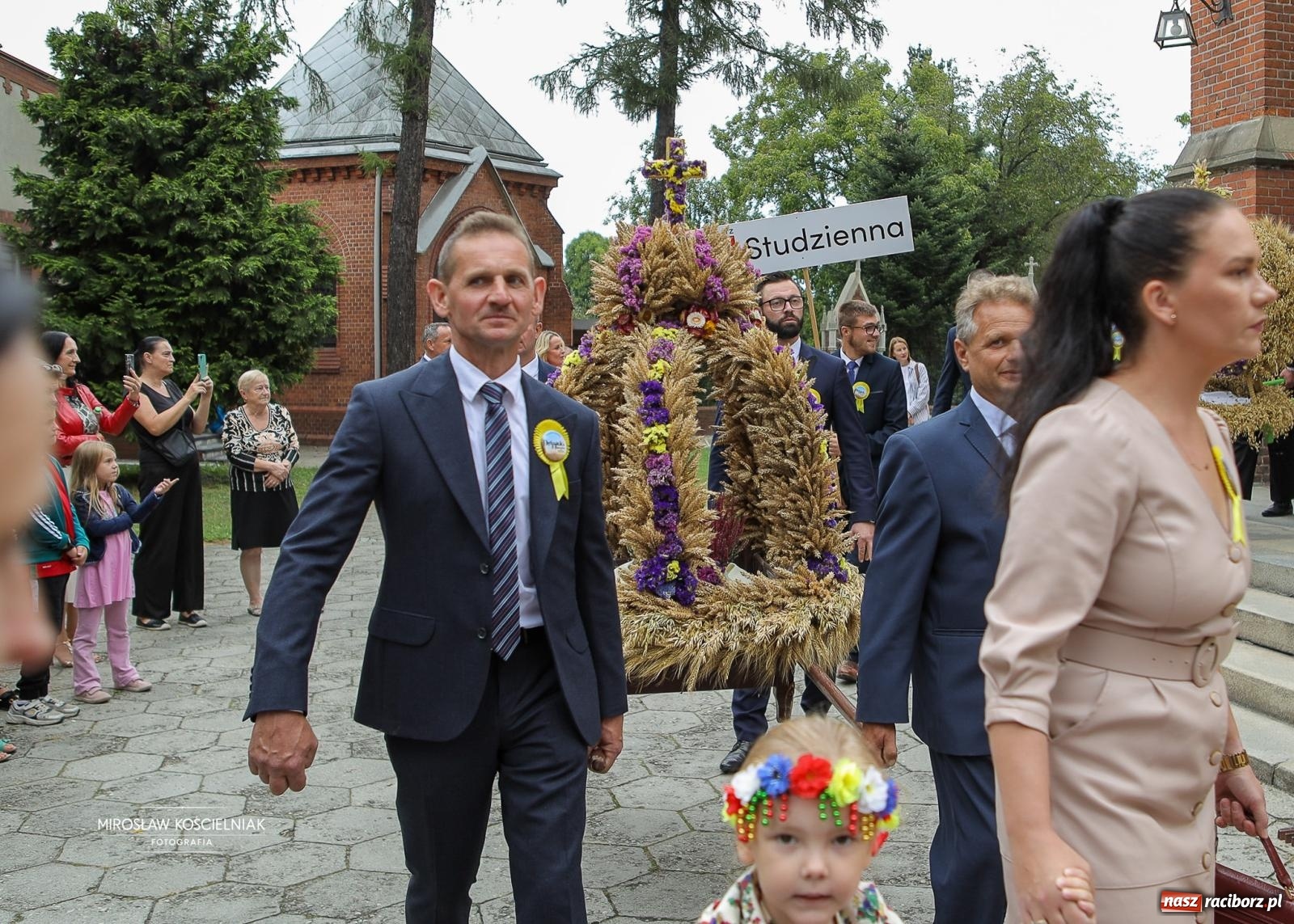 Zdjęcie w galerii na portalu naszraciborz.pl: Racibórz świętował dożynki miejskie na Zamku Piastowskim. Diiya na finał wiadomości z regionu