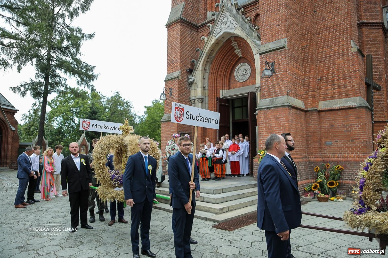 Zdjęcie w galerii na portalu naszraciborz.pl: Racibórz świętował dożynki miejskie na Zamku Piastowskim. Diiya na finał wiadomości z regionu