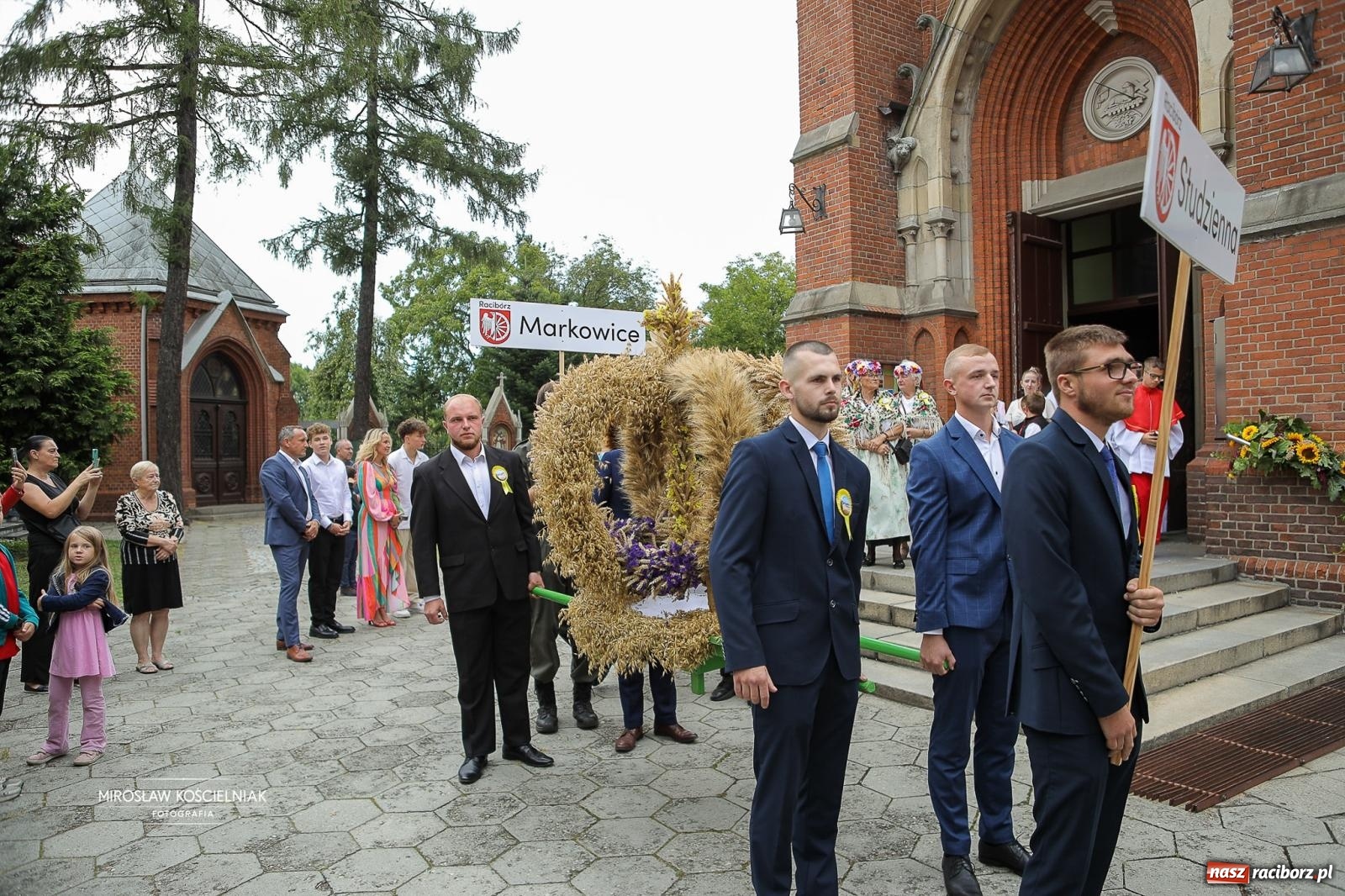 Zdjęcie w galerii na portalu naszraciborz.pl: Racibórz świętował dożynki miejskie na Zamku Piastowskim. Diiya na finał wiadomości z regionu