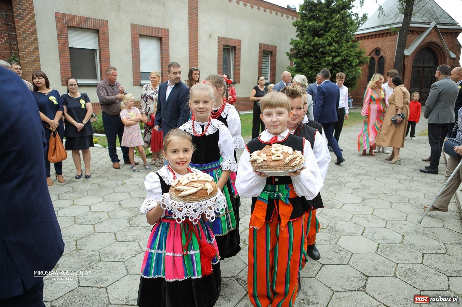 Zdjęcie w galerii na portalu naszraciborz.pl: Racibórz świętował dożynki miejskie na Zamku Piastowskim. Diiya na finał wiadomości z regionu