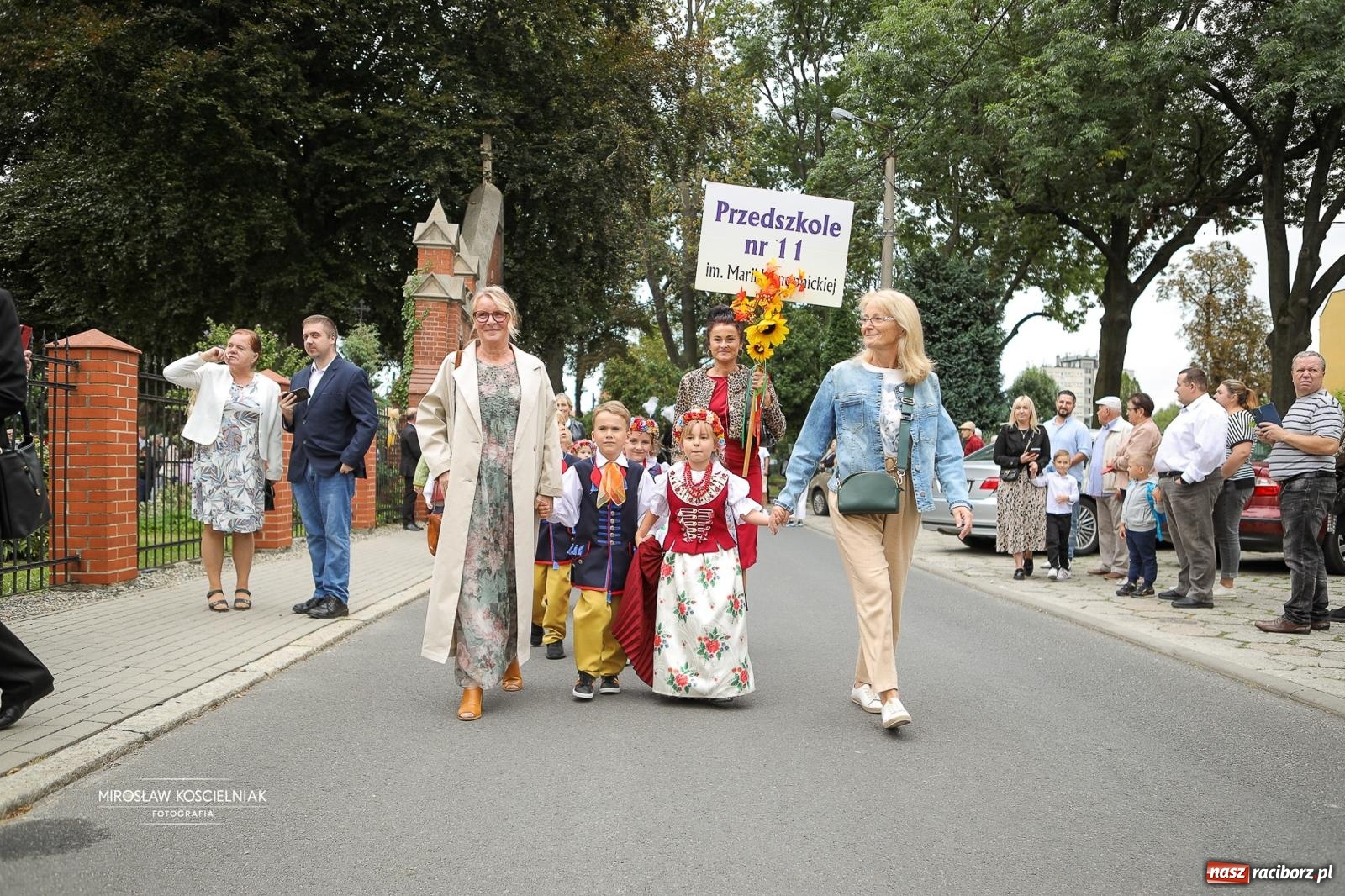 Zdjęcie w galerii na portalu naszraciborz.pl: Racibórz świętował dożynki miejskie na Zamku Piastowskim. Diiya na finał wiadomości z regionu