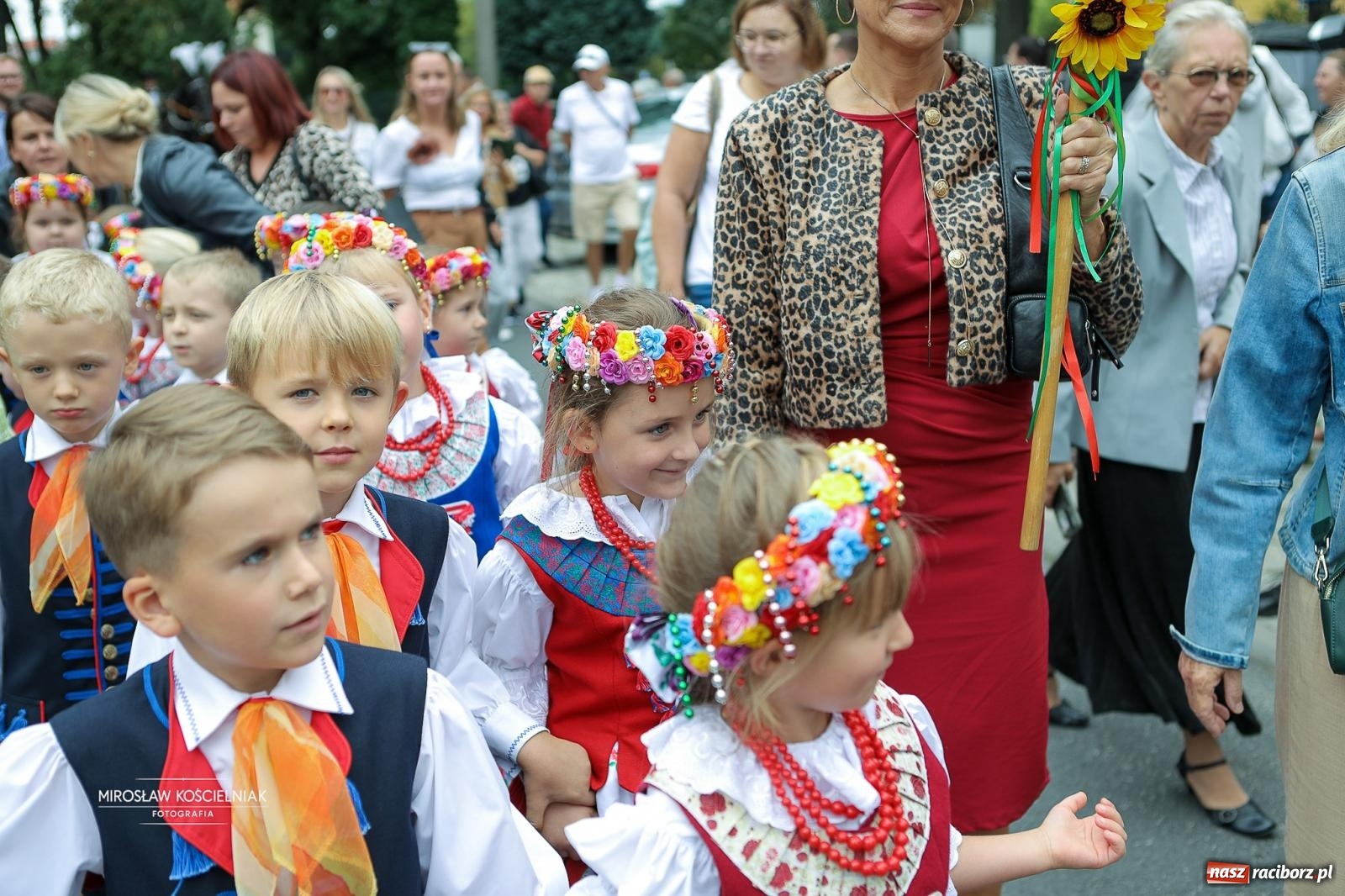 Zdjęcie w galerii na portalu naszraciborz.pl: Racibórz świętował dożynki miejskie na Zamku Piastowskim. Diiya na finał wiadomości z regionu