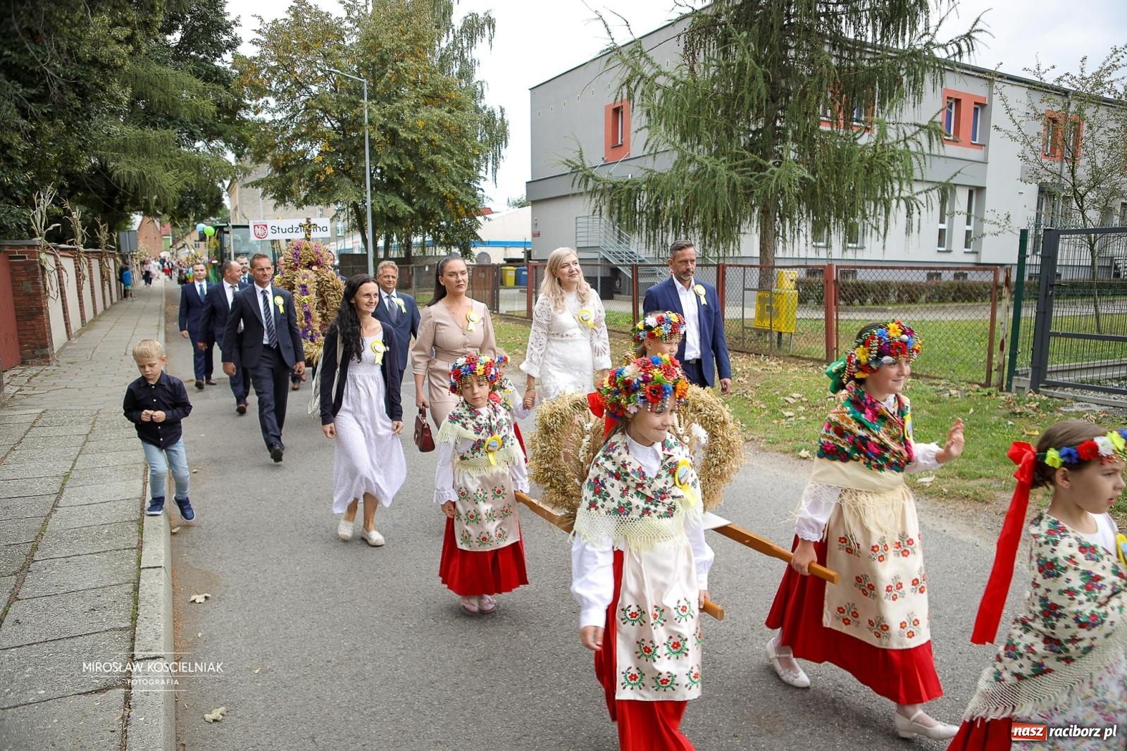 Zdjęcie w galerii na portalu naszraciborz.pl: Racibórz świętował dożynki miejskie na Zamku Piastowskim. Diiya na finał wiadomości z regionu