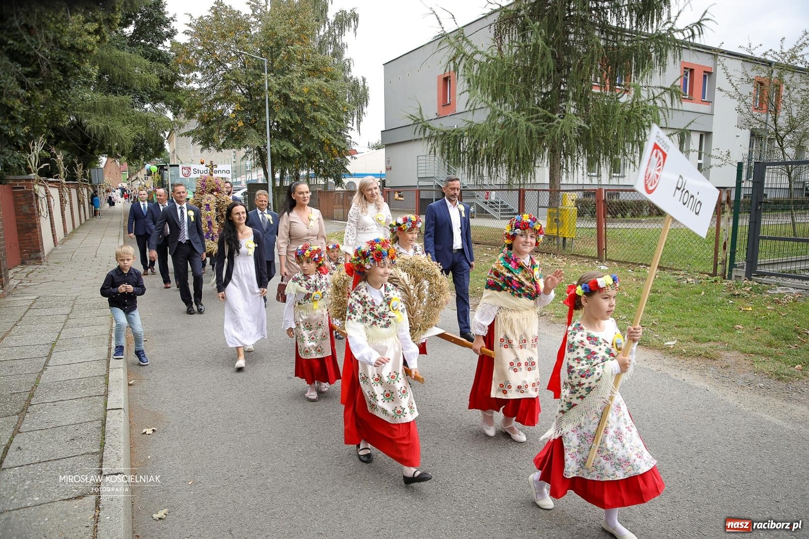 Zdjęcie w galerii na portalu naszraciborz.pl: Racibórz świętował dożynki miejskie na Zamku Piastowskim. Diiya na finał wiadomości z regionu