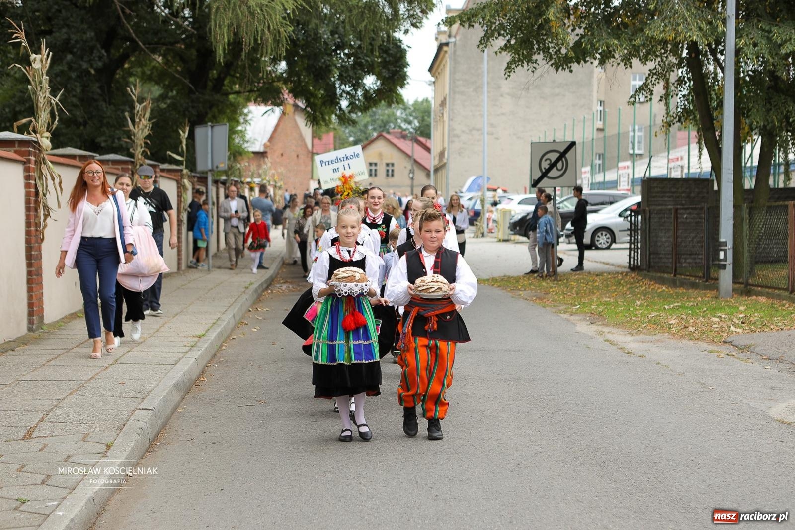 Zdjęcie w galerii na portalu naszraciborz.pl: Racibórz świętował dożynki miejskie na Zamku Piastowskim. Diiya na finał wiadomości z regionu