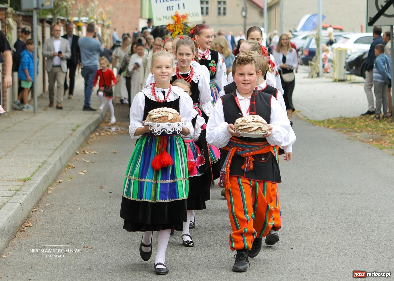Zdjęcie w galerii na portalu naszraciborz.pl: Racibórz świętował dożynki miejskie na Zamku Piastowskim. Diiya na finał wiadomości z regionu
