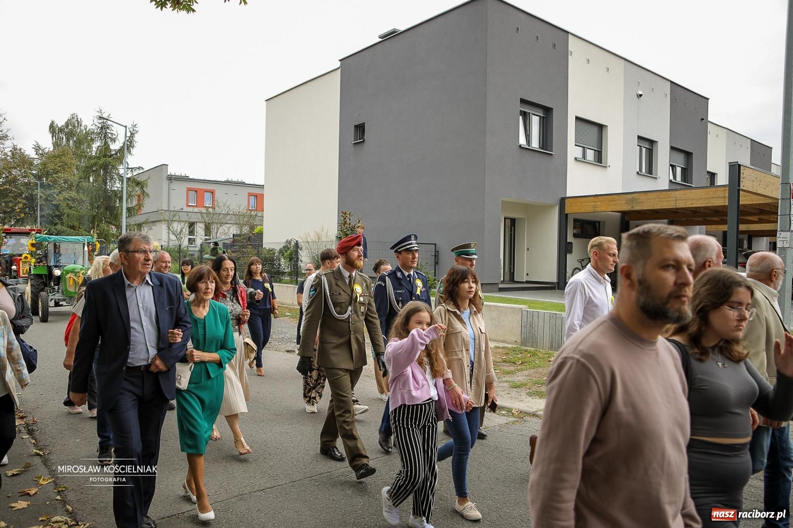 Zdjęcie w galerii na portalu naszraciborz.pl: Racibórz świętował dożynki miejskie na Zamku Piastowskim. Diiya na finał wiadomości z regionu