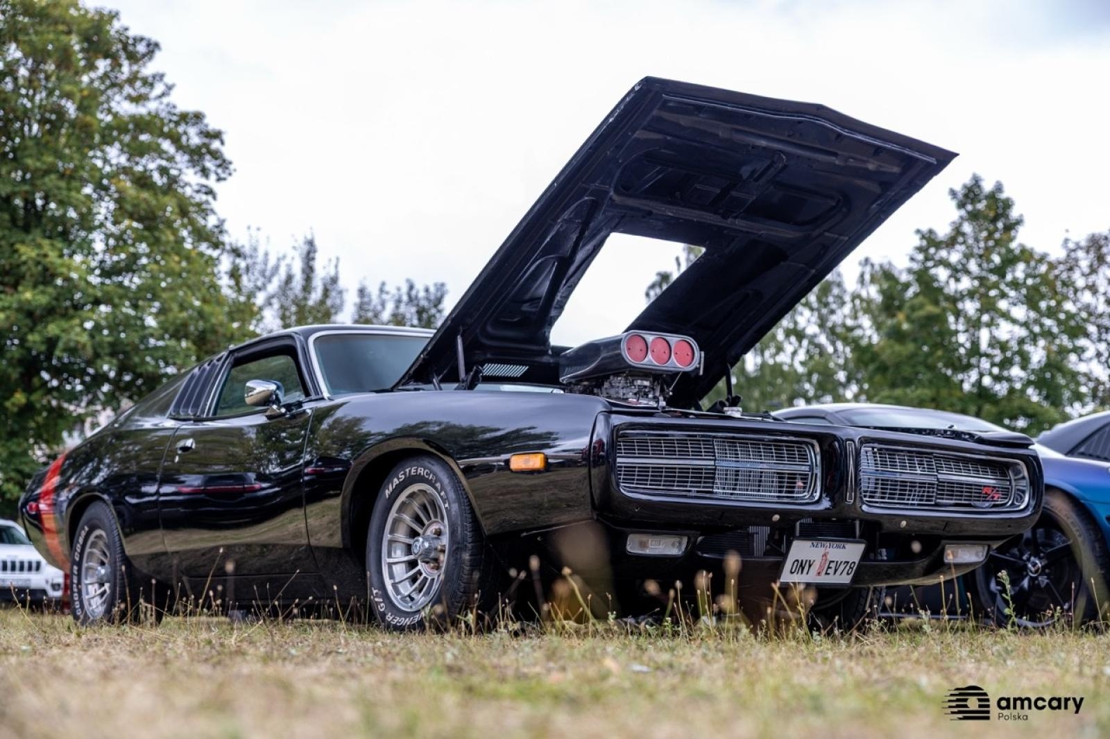 Zdjęcie w galerii na portalu naszraciborz.pl: Zlot motoryzacyjny w Kuźni Raciborskiej – zdjęcia z wydarzenia wiadomości z regionu