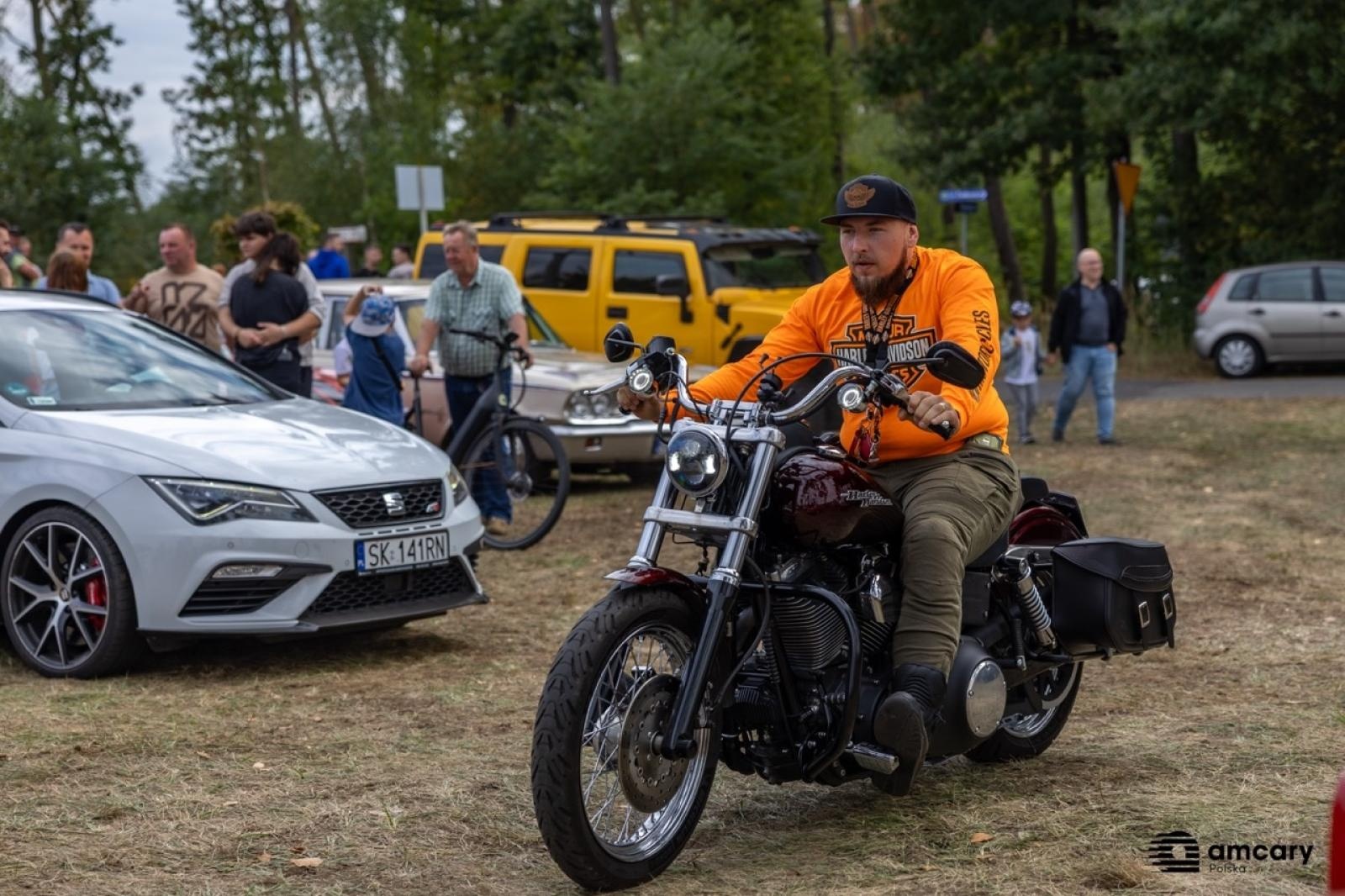 Zdjęcie w galerii na portalu naszraciborz.pl: Zlot motoryzacyjny w Kuźni Raciborskiej – zdjęcia z wydarzenia wiadomości z regionu