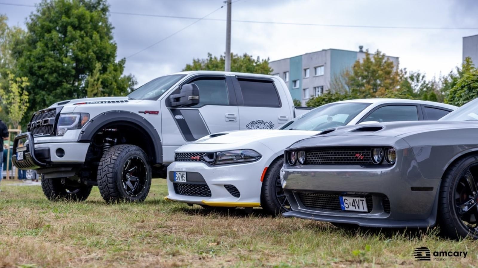 Zdjęcie w galerii na portalu naszraciborz.pl: Zlot motoryzacyjny w Kuźni Raciborskiej – zdjęcia z wydarzenia wiadomości z regionu