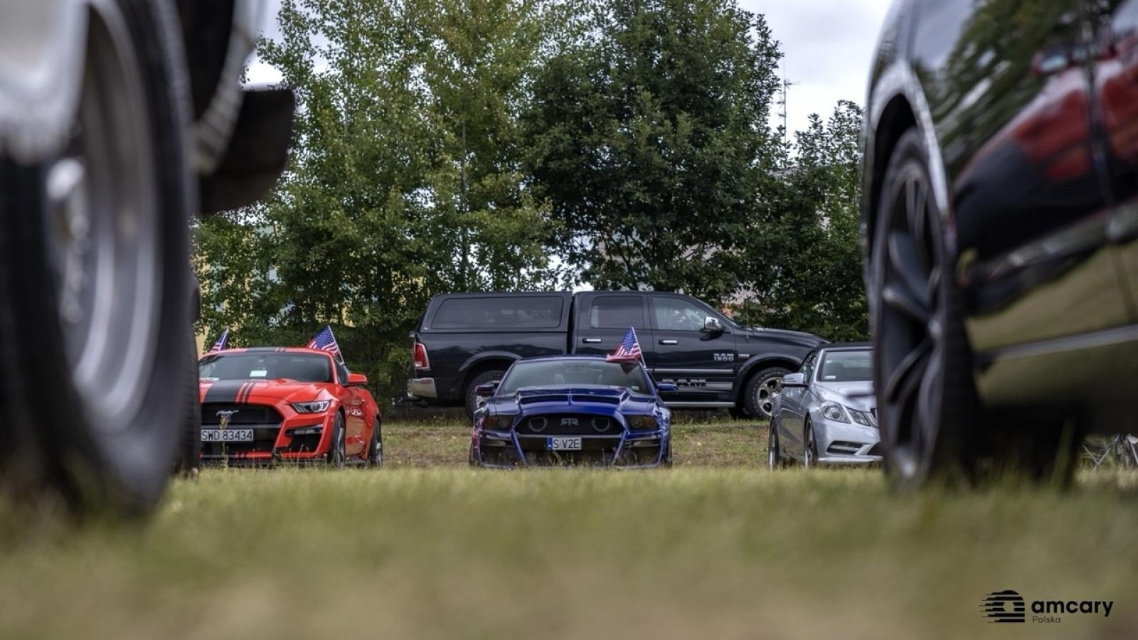 Zdjęcie w galerii na portalu naszraciborz.pl: Zlot motoryzacyjny w Kuźni Raciborskiej – zdjęcia z wydarzenia wiadomości z regionu