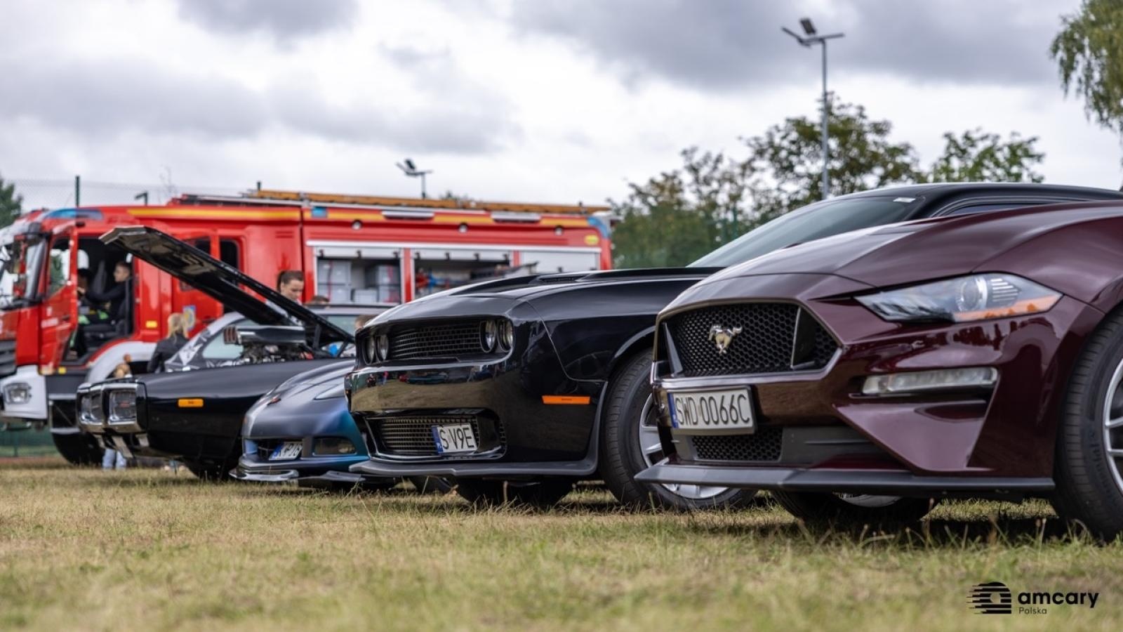 Zdjęcie w galerii na portalu naszraciborz.pl: Zlot motoryzacyjny w Kuźni Raciborskiej – zdjęcia z wydarzenia wiadomości z regionu