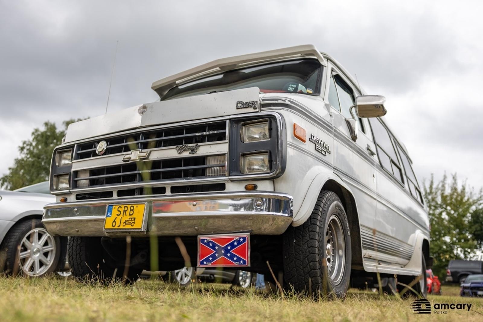 Zdjęcie w galerii na portalu naszraciborz.pl: Zlot motoryzacyjny w Kuźni Raciborskiej – zdjęcia z wydarzenia wiadomości z regionu
