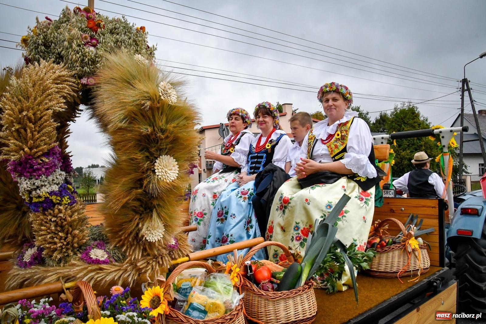 Zdjęcie w galerii na portalu naszraciborz.pl: Dożynki w Nędzy – święto plonów z muzyką i tańcem na bis! wiadomości z regionu
