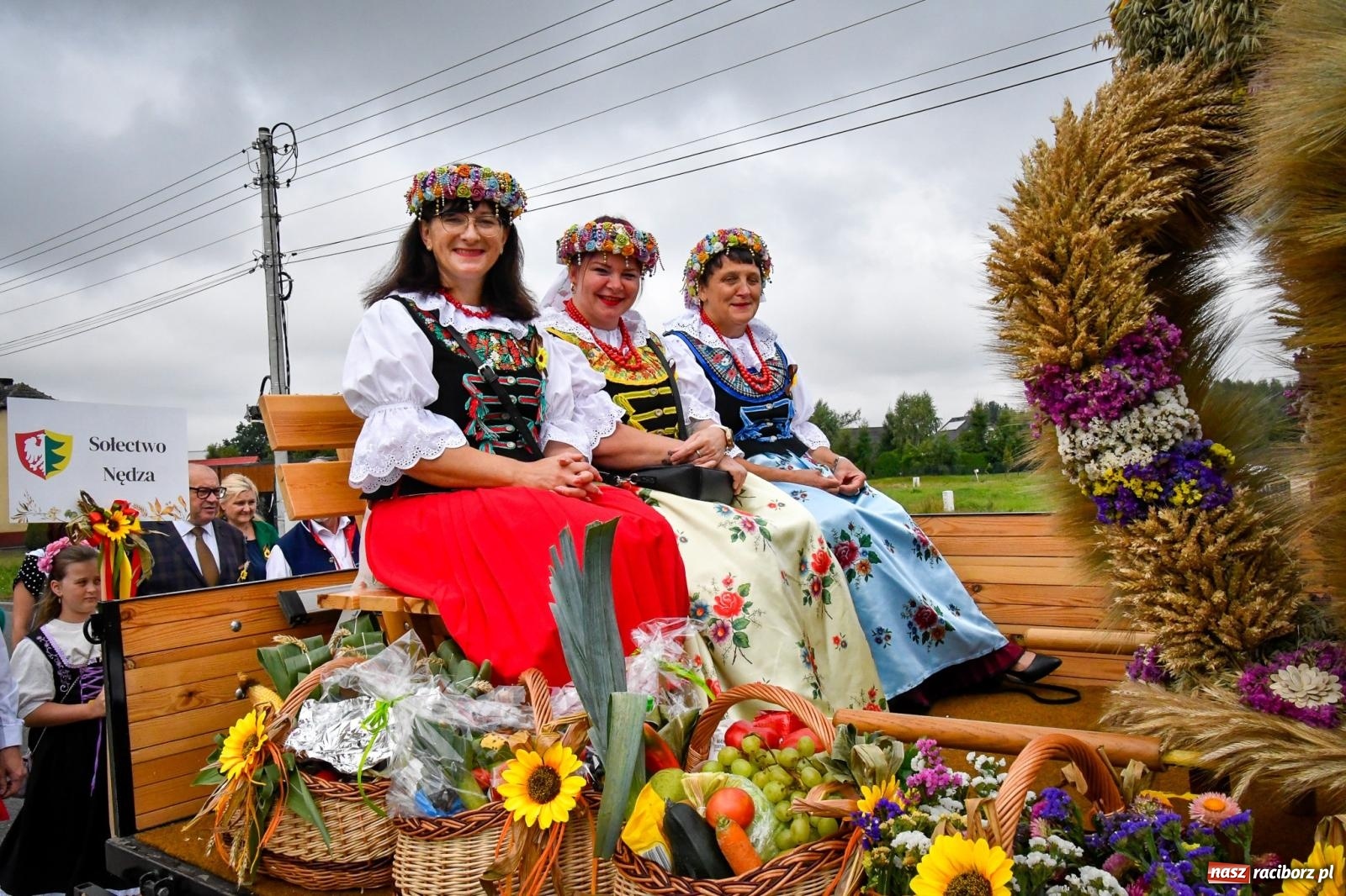 Zdjęcie w galerii na portalu naszraciborz.pl: Dożynki w Nędzy – święto plonów z muzyką i tańcem na bis! wiadomości z regionu
