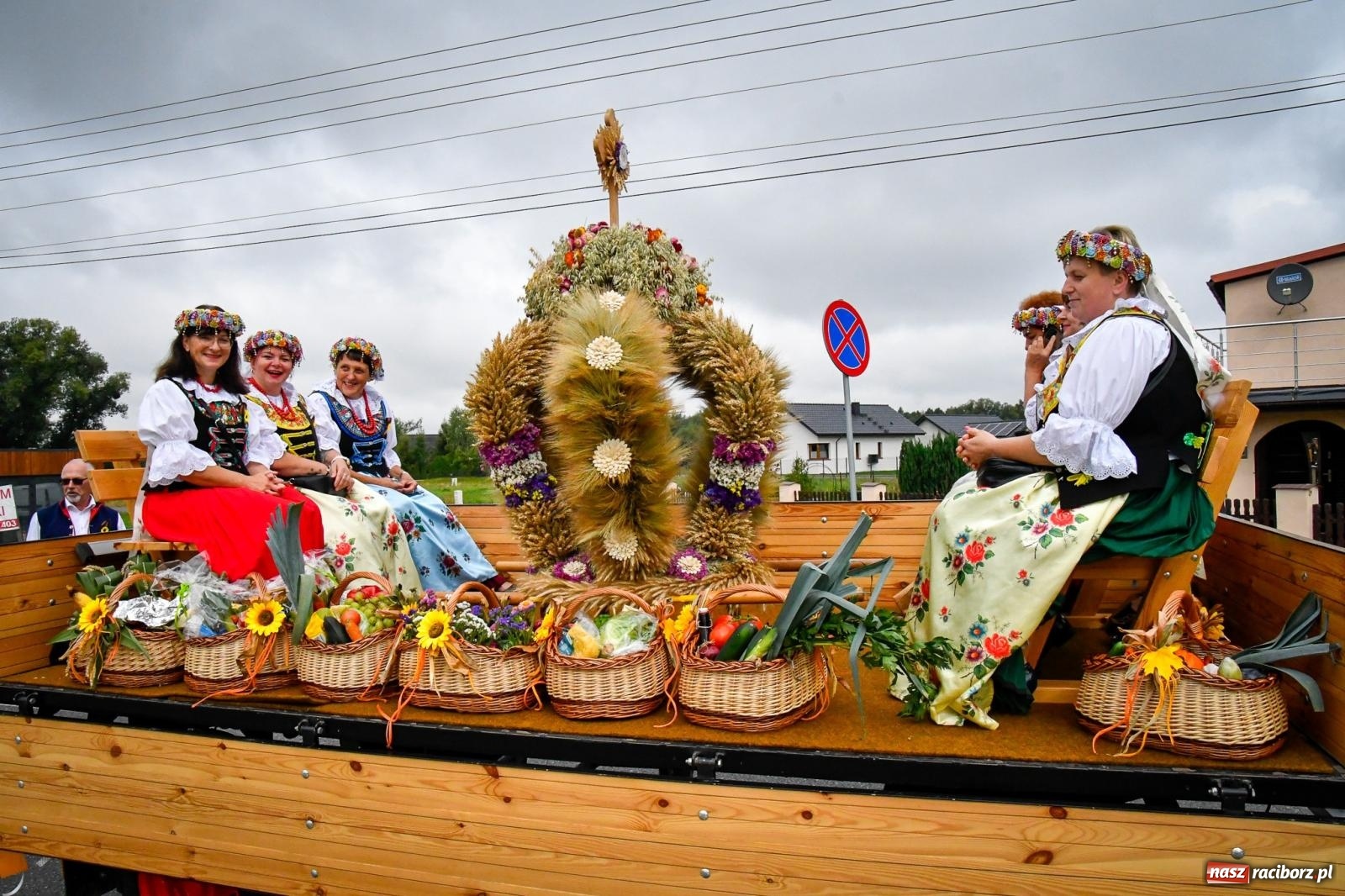 Zdjęcie w galerii na portalu naszraciborz.pl: Dożynki w Nędzy – święto plonów z muzyką i tańcem na bis! wiadomości z regionu