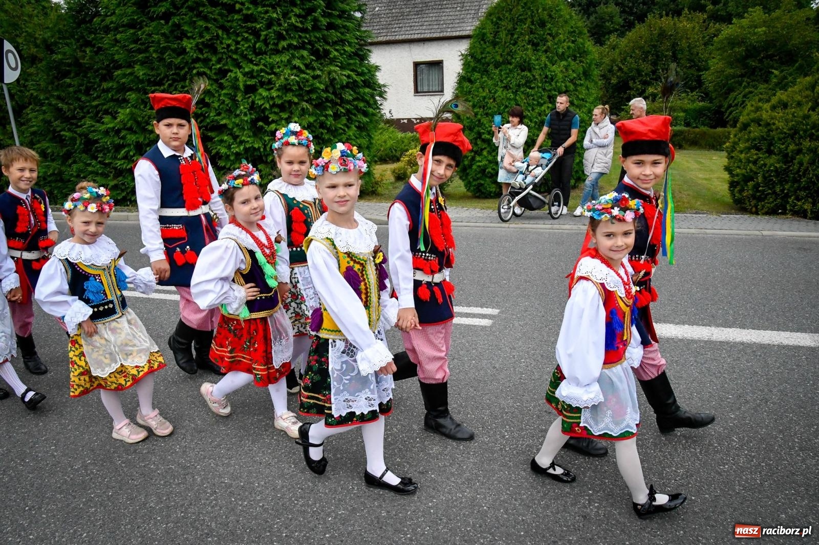 Zdjęcie w galerii na portalu naszraciborz.pl: Dożynki w Nędzy – święto plonów z muzyką i tańcem na bis! wiadomości z regionu