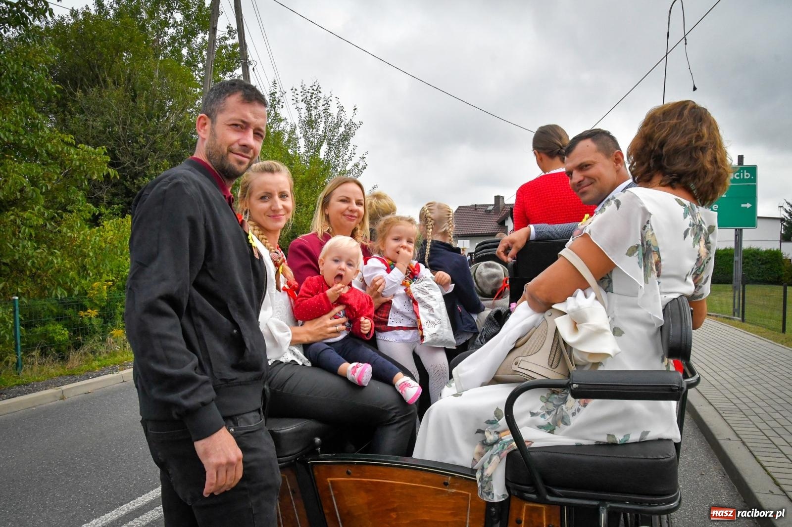 Zdjęcie w galerii na portalu naszraciborz.pl: Dożynki w Nędzy – święto plonów z muzyką i tańcem na bis! wiadomości z regionu