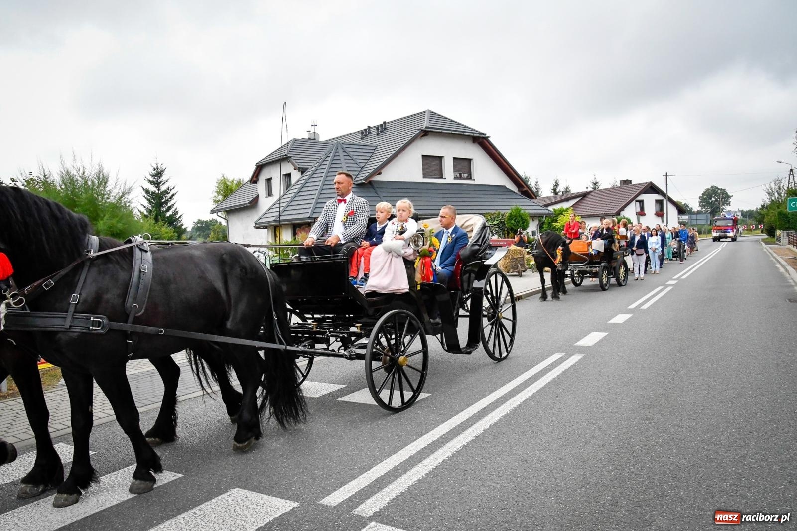 Zdjęcie w galerii na portalu naszraciborz.pl: Dożynki w Nędzy – święto plonów z muzyką i tańcem na bis! wiadomości z regionu