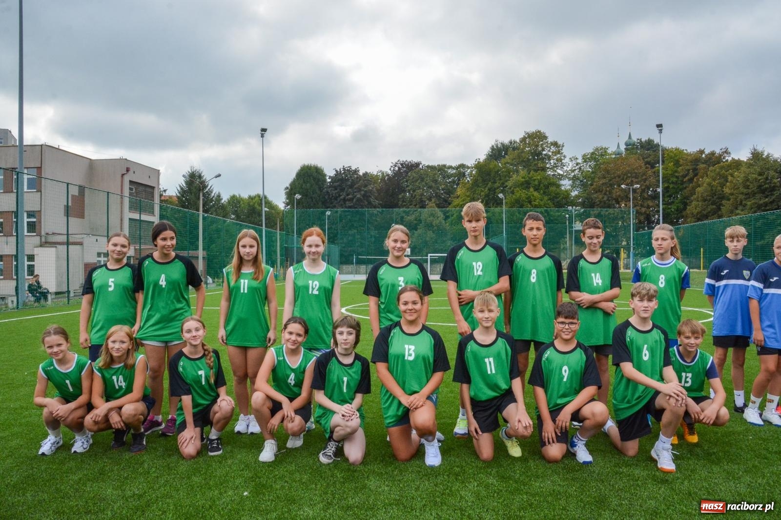 Zdjęcie w galerii na portalu naszraciborz.pl: Racibórz: oficjalne otwarcie zmodernizowanego boiska przy SP 18 [FOTO i WIDEO] wiadomości z regionu