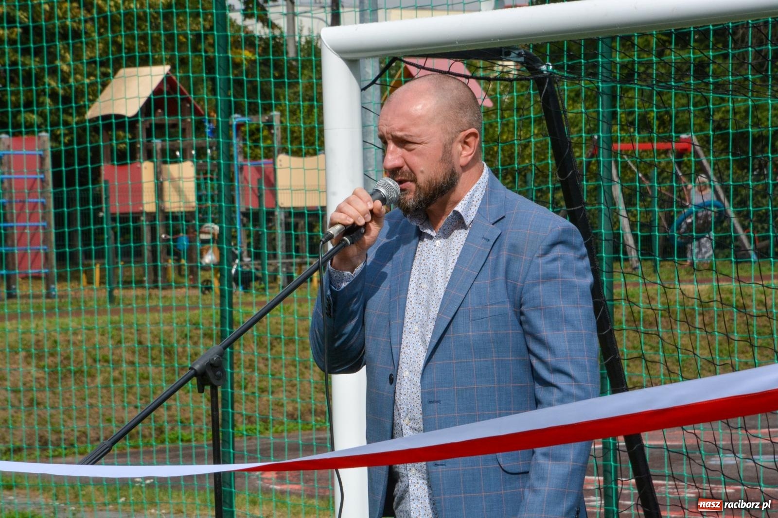Zdjęcie w galerii na portalu naszraciborz.pl: Racibórz: oficjalne otwarcie zmodernizowanego boiska przy SP 18 [FOTO i WIDEO] wiadomości z regionu