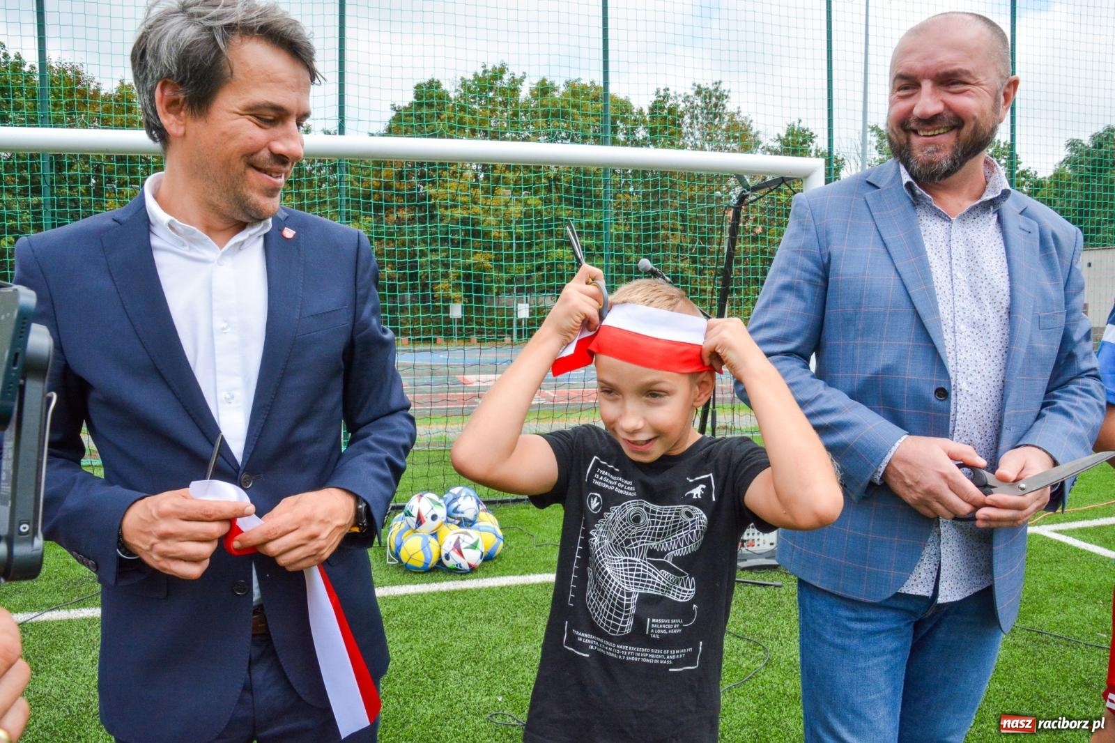 Zdjęcie w galerii na portalu naszraciborz.pl: Racibórz: oficjalne otwarcie zmodernizowanego boiska przy SP 18 [FOTO i WIDEO] wiadomości z regionu
