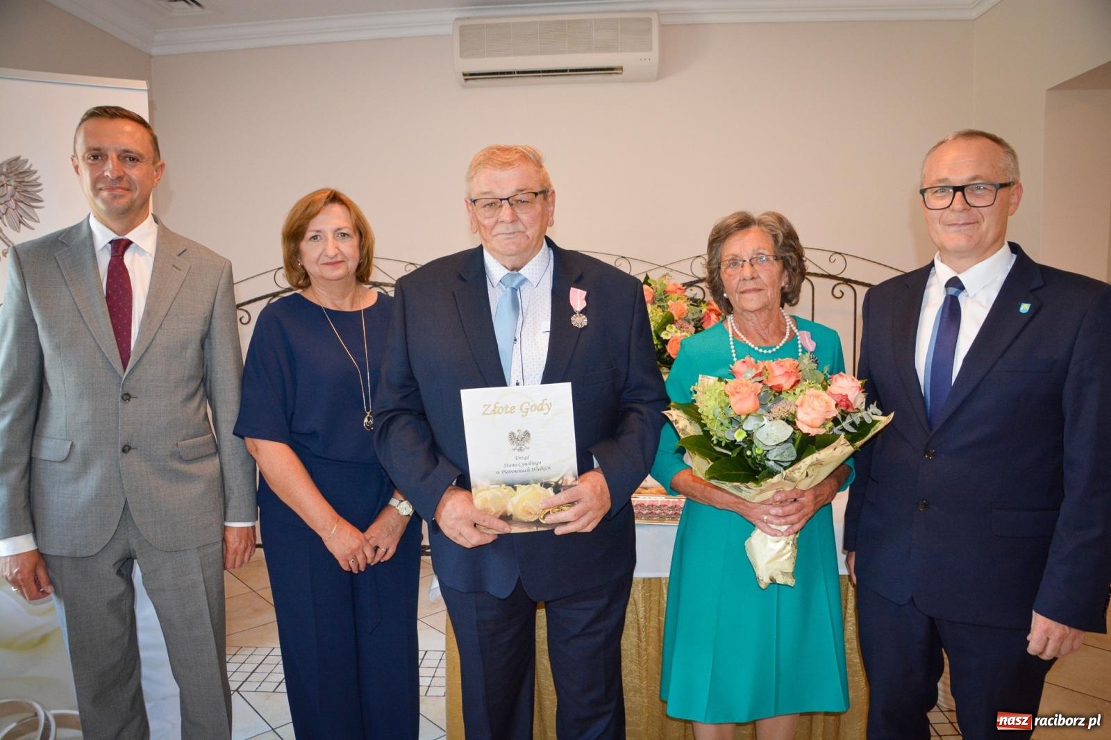Zdjęcie w galerii na portalu naszraciborz.pl: Złote gody w Pietrowicach Wielkich. Dwanaście par uhonorowanych medalami [FOTO i WIDEO] wiadomości z regionu