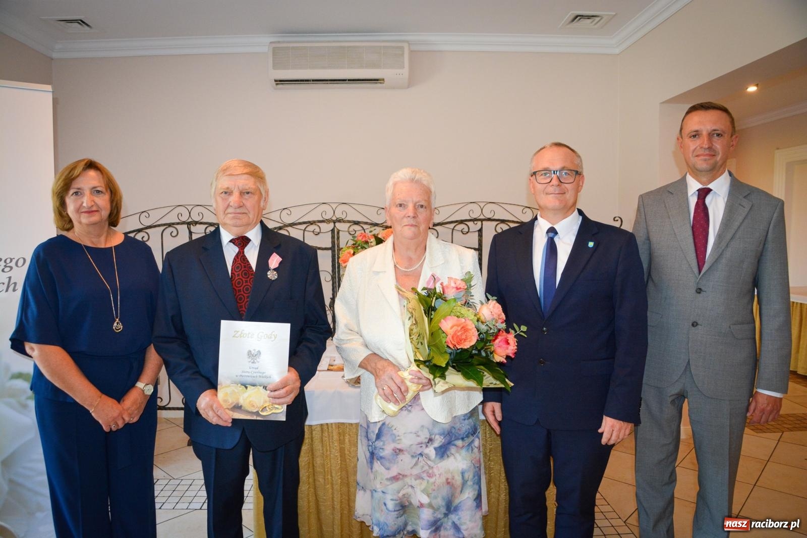Zdjęcie w galerii na portalu naszraciborz.pl: Złote gody w Pietrowicach Wielkich. Dwanaście par uhonorowanych medalami [FOTO i WIDEO] wiadomości z regionu