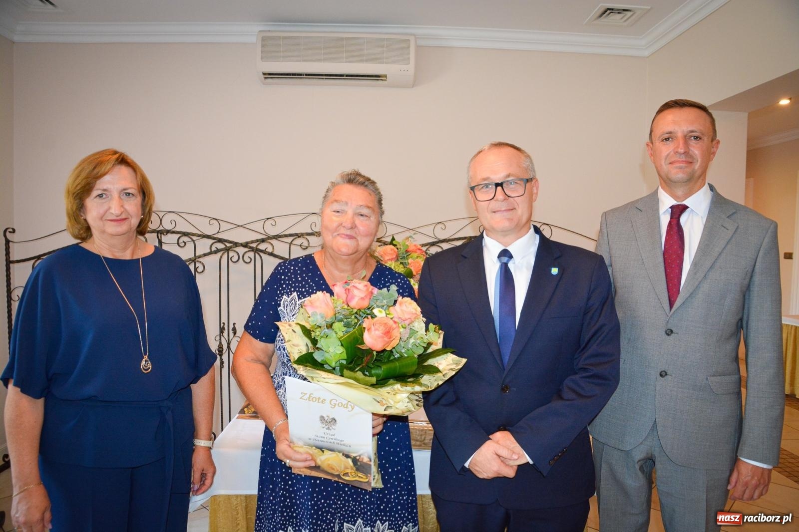 Zdjęcie w galerii na portalu naszraciborz.pl: Złote gody w Pietrowicach Wielkich. Dwanaście par uhonorowanych medalami [FOTO i WIDEO] wiadomości z regionu