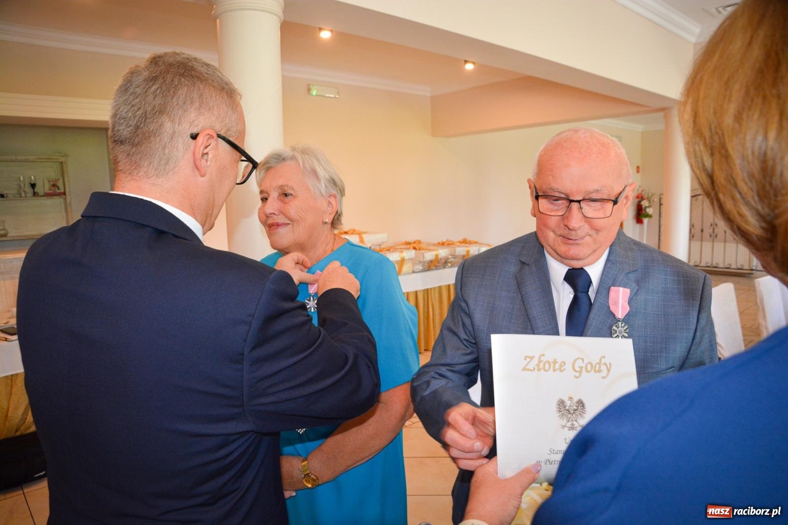 Zdjęcie w galerii na portalu naszraciborz.pl: Złote gody w Pietrowicach Wielkich. Dwanaście par uhonorowanych medalami [FOTO i WIDEO] wiadomości z regionu