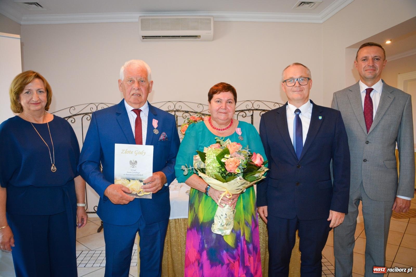 Zdjęcie w galerii na portalu naszraciborz.pl: Złote gody w Pietrowicach Wielkich. Dwanaście par uhonorowanych medalami [FOTO i WIDEO] wiadomości z regionu