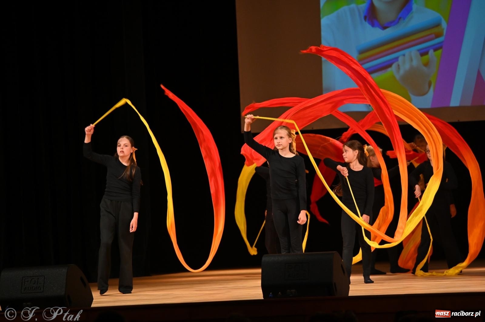 Zdjęcie w galerii na portalu naszraciborz.pl: Prymusi raciborskich szkół odebrali stypendia i gratulacje [FOTO] wiadomości z regionu