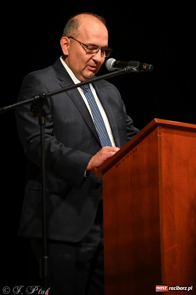 Zdjęcie w galerii na portalu naszraciborz.pl: Prymusi raciborskich szkół odebrali stypendia i gratulacje [FOTO] wiadomości z regionu