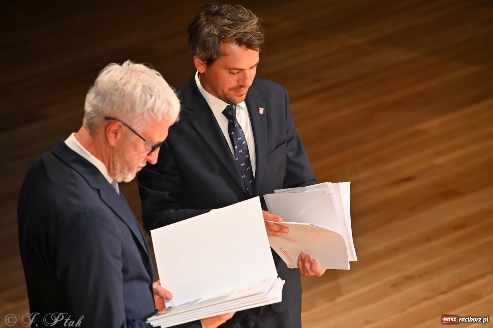 Zdjęcie w galerii na portalu naszraciborz.pl: Prymusi raciborskich szkół odebrali stypendia i gratulacje [FOTO] wiadomości z regionu